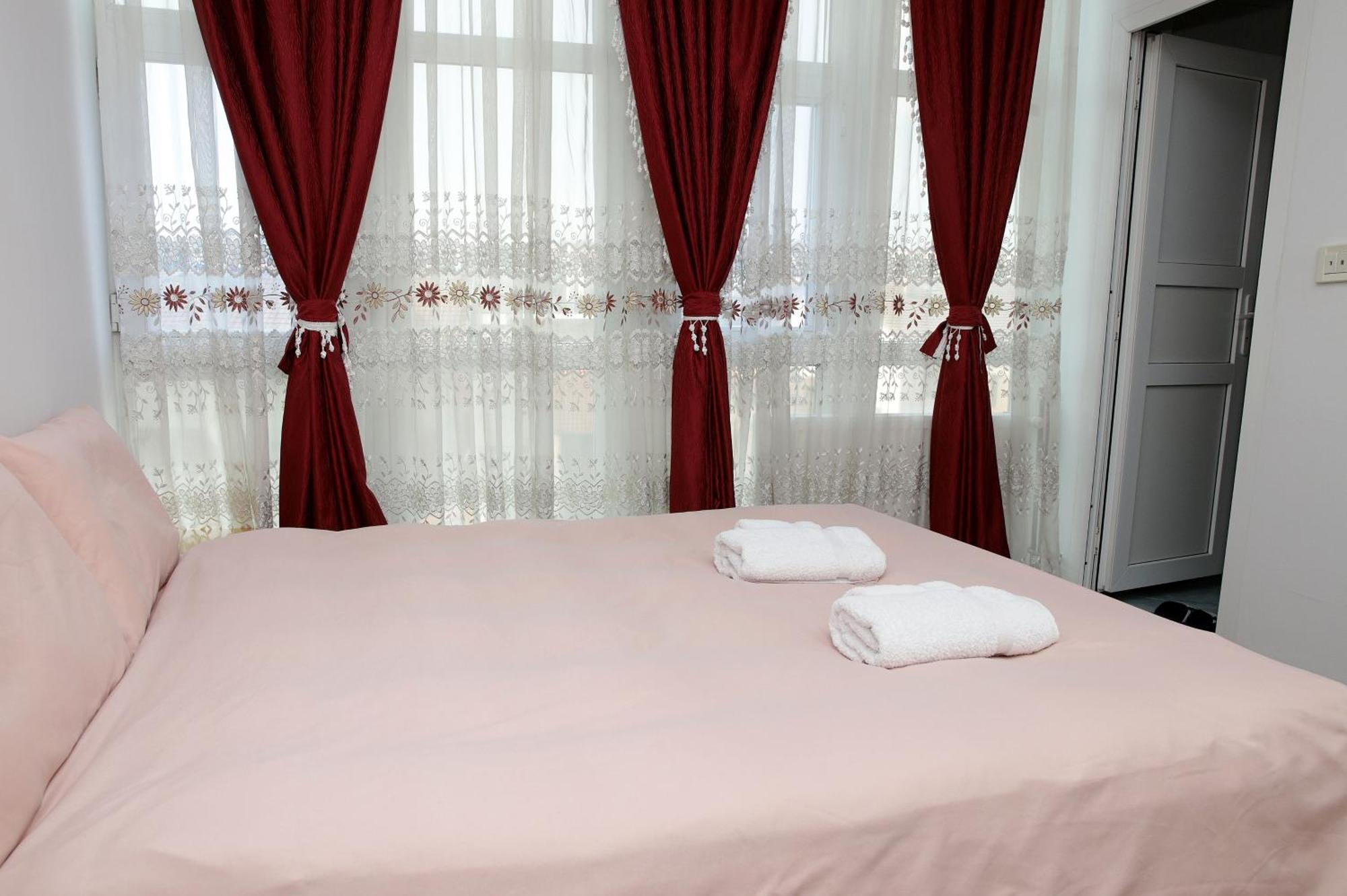 Hotel Xhema Pristina Esterno foto
